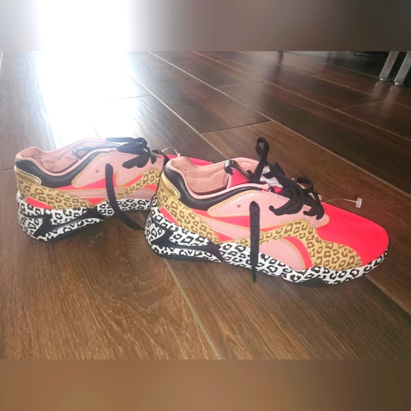 Puma Shoes - PUMA Women's Puma Nova Unexpected Mixes Sneakers Sz 8.5